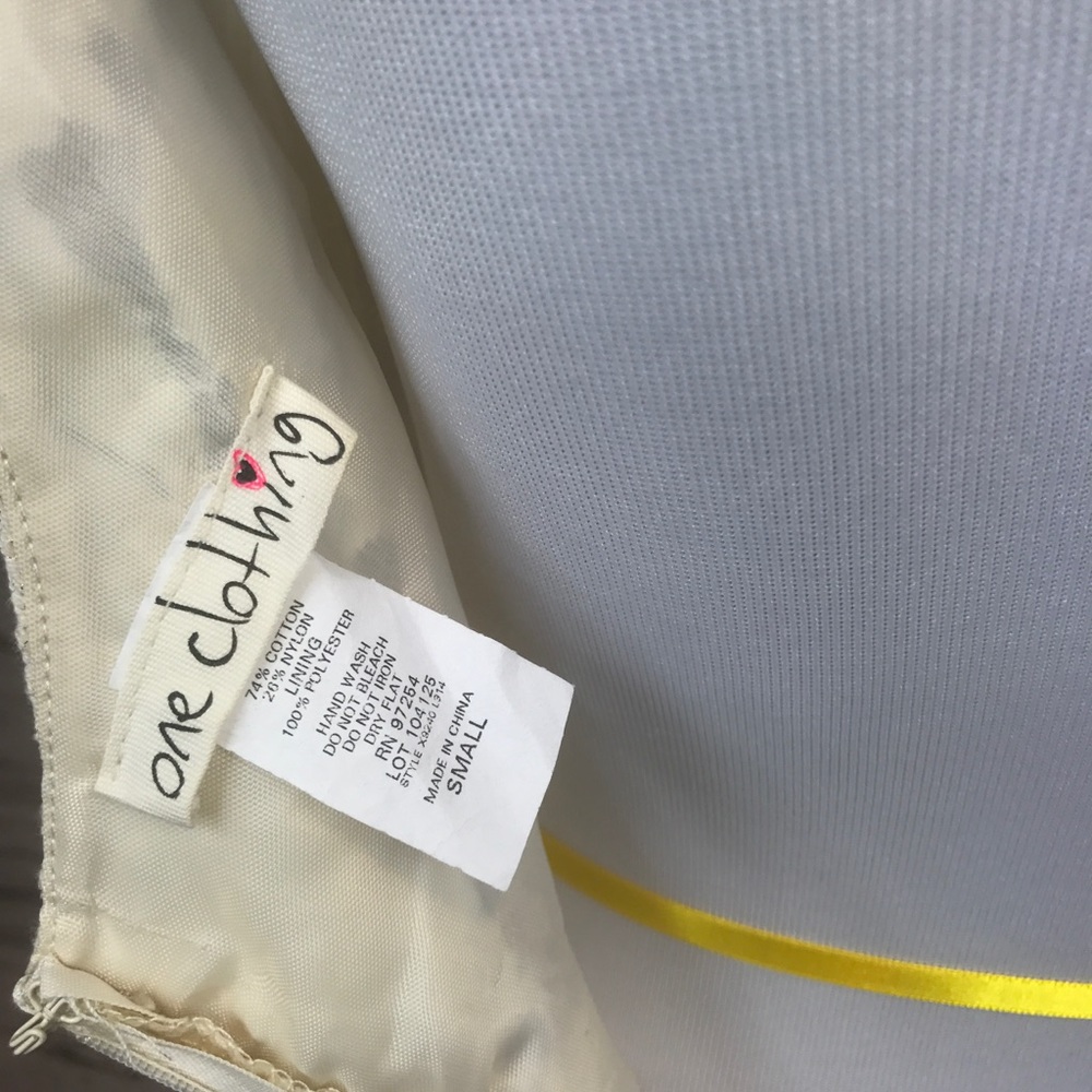 Cream gold lace pouf dress size small - Picture 5 of 5